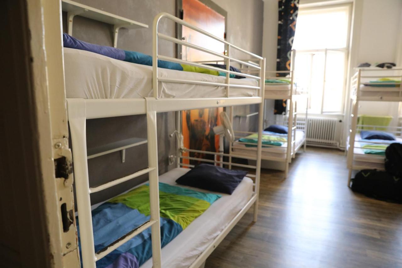 Hostel Onefam Home *
