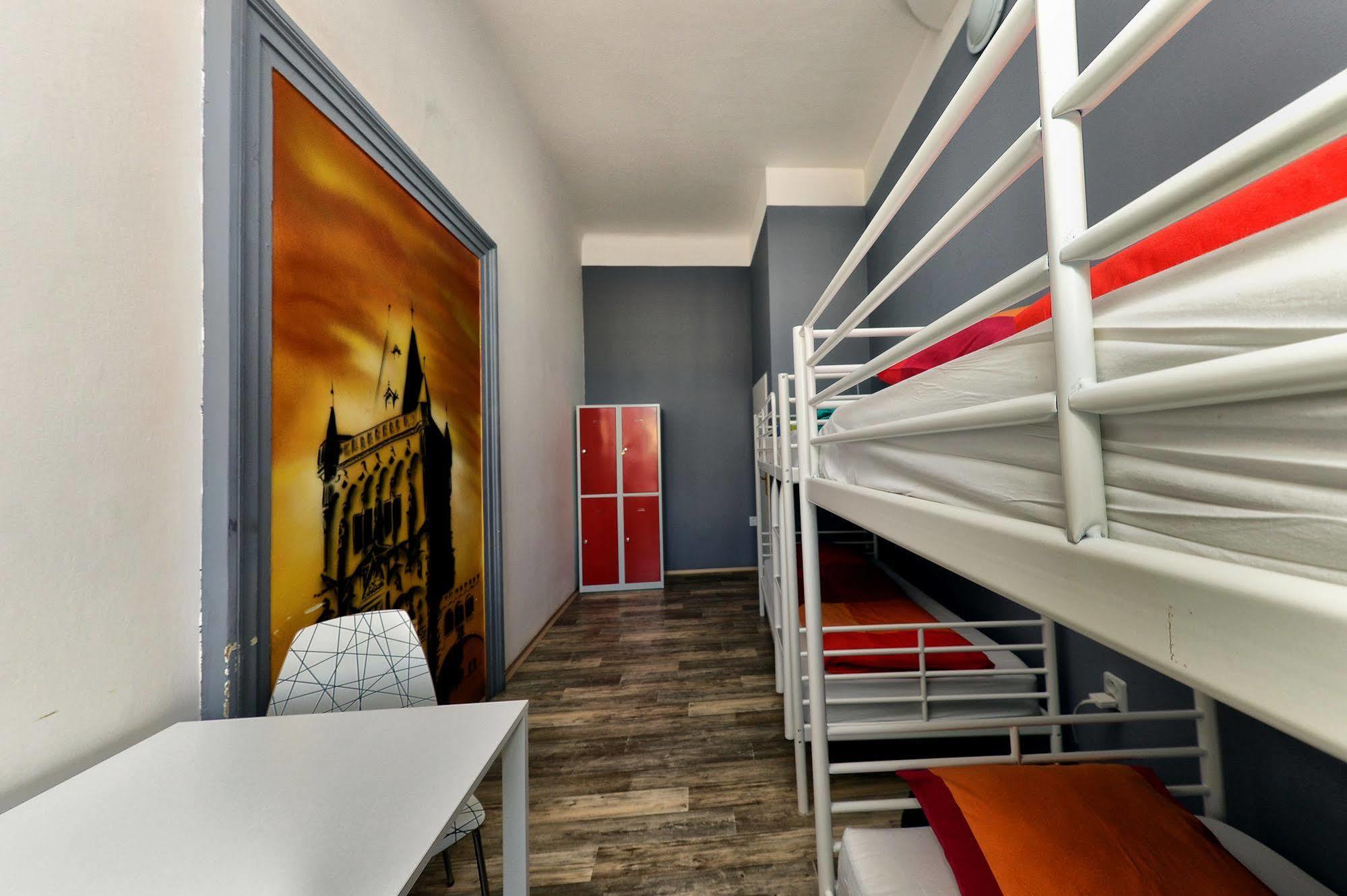 Hostel Onefam Home *
